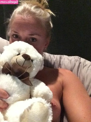 Lindsey Vonn [ lindsey-vonn ] - Yo  What s up  Hope that you could keep in good mood everyday   P S 