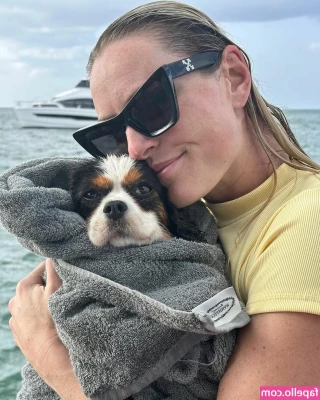 Lindsey Vonn [ lindsey-vonn ] - Sun and shadows on my body …