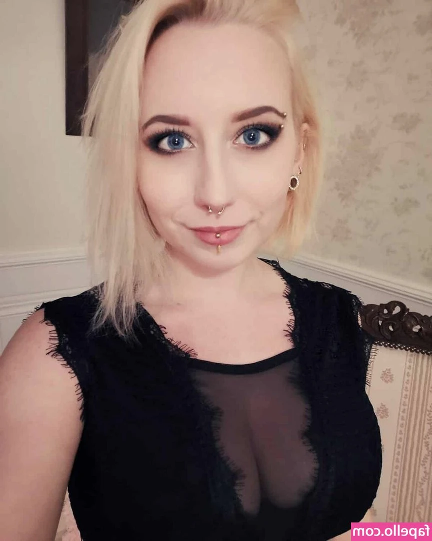 Methvespertine - Good morning, baby🤭 Want to have milk for breakfast? 🍈🍈