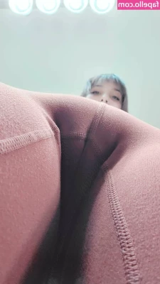 lovelyspacekitten [ lovelyspacekitten-1 ] - Continuation of me drying off and showing my body hair progress  I