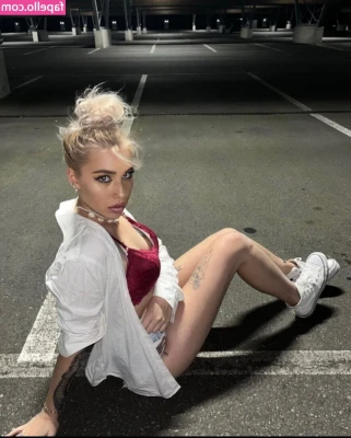 gamergirl_oakley [ gamergirl-oakley ] - should I send this photoset out to my precious rebillers? what do you