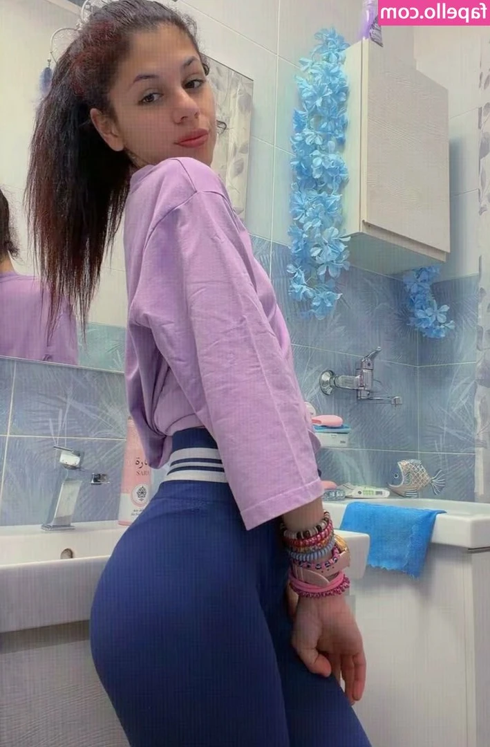 Marika Rossoni [ marika-rossoni ] - Check your DM's to see me tease you in the bath with my yummy