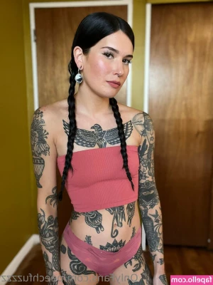 Peechfuzzzz - Be honest! Do I look hot in this outfit?