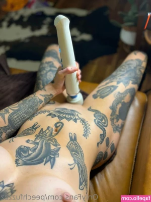 Peechfuzzzz - Who wants to wake up to Daddys dick like this?
