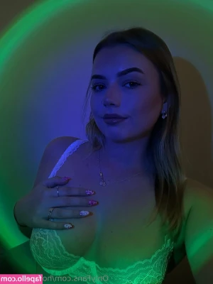 holliesworldd - hi!