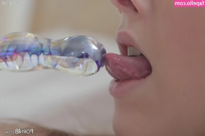 Lucie Wilde [ lucie-wilde ] - Random