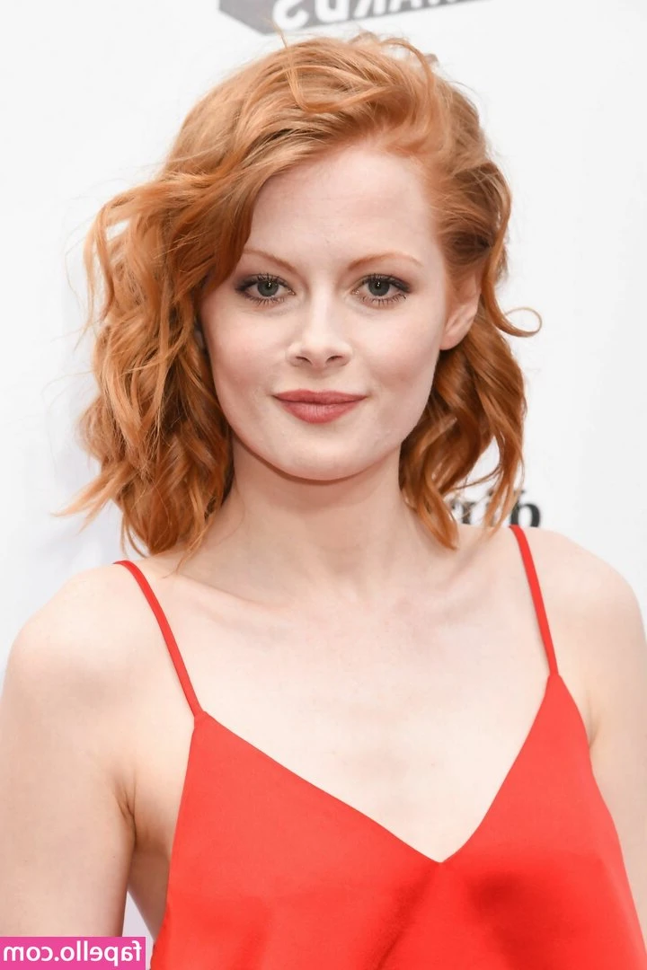 Emily Beecham [ emily-beecham ] - Ass clappin🍑👀