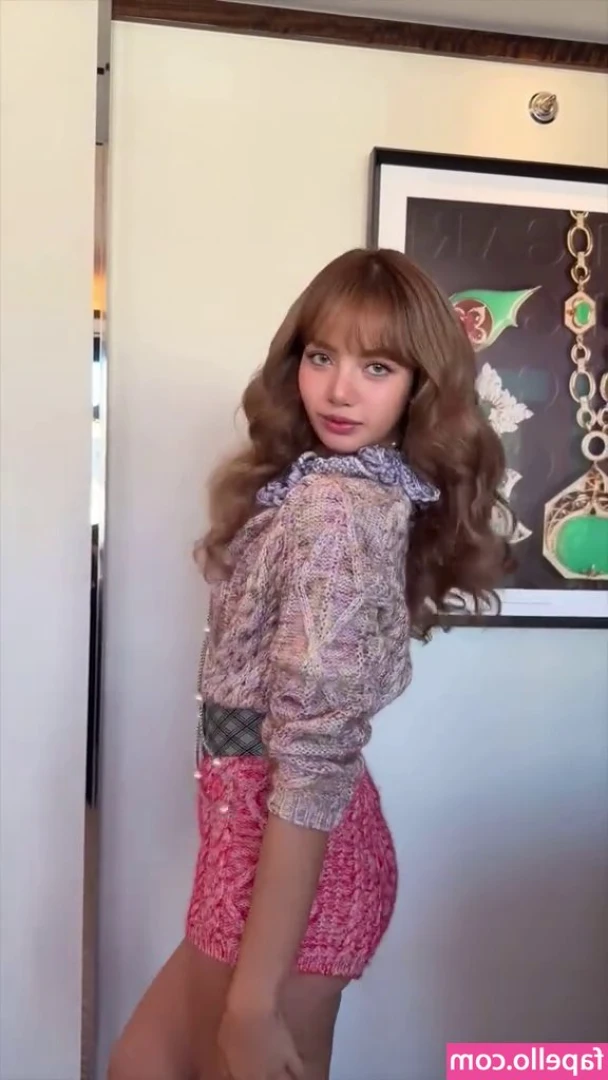 Lisa Manoban [ lisa-manoban ] - Are you to busy for me today 🥵