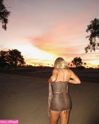 Vanessa Cummiskey [ vanessa-cummiskey ] - It’s a lot of “I wanna fuck” Not a lot of “here’s this 🤑