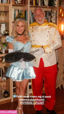 Barbara Alyn Woods [ barbara-alyn-woods ] - Someone need a doctor