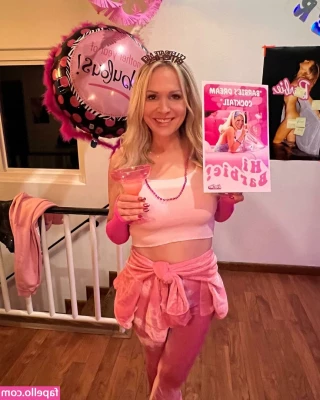 Barbara Alyn Woods [ barbara-alyn-woods ] - Hii