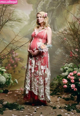 Pregnant Celebs [ pregnant-celebs ] - Join me for the naked swimming