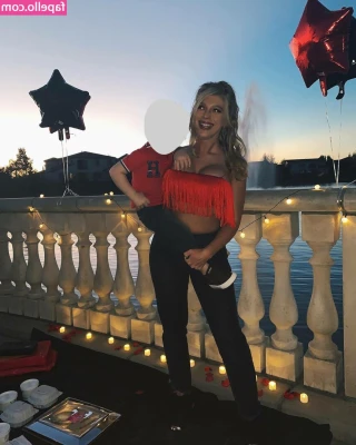 Jessica H [ jessica-h ] - Onlyfans is glitching tonight! Some of my posts have just been