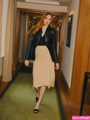 Karen Gillan [ karen-gillan ] - Showing off