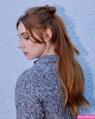 Karen Gillan [ karen-gillan ] - Hey sexy  how did you sleep  Tonight at 9 PM I ve got a photoshoot