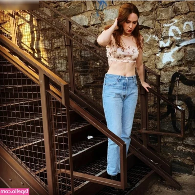 Karen Gillan [ karen-gillan ] - Who s a foot guy  I need to get my toes done for the content house I