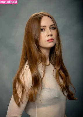 Karen Gillan [ karen-gillan ] - Spreading my legs to distract you   can anyone see how wet my panties
