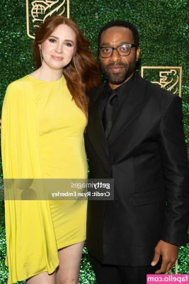 Karen Gillan [ karen-gillan ] - tons of squish, underboob, and thigh ;) at a REALLY hot angle...