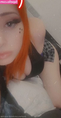 Britishbrat - Pussy on show 😛😛
