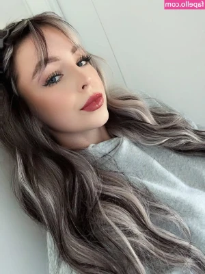 icybxnny - Happy Monday 😘the kitty is nice and wet💦💦💦💦🥒🥒