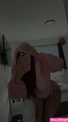 icybxnny - 7 min Skype for $250  7 Thongs for $700 7 custom pics for $70 March