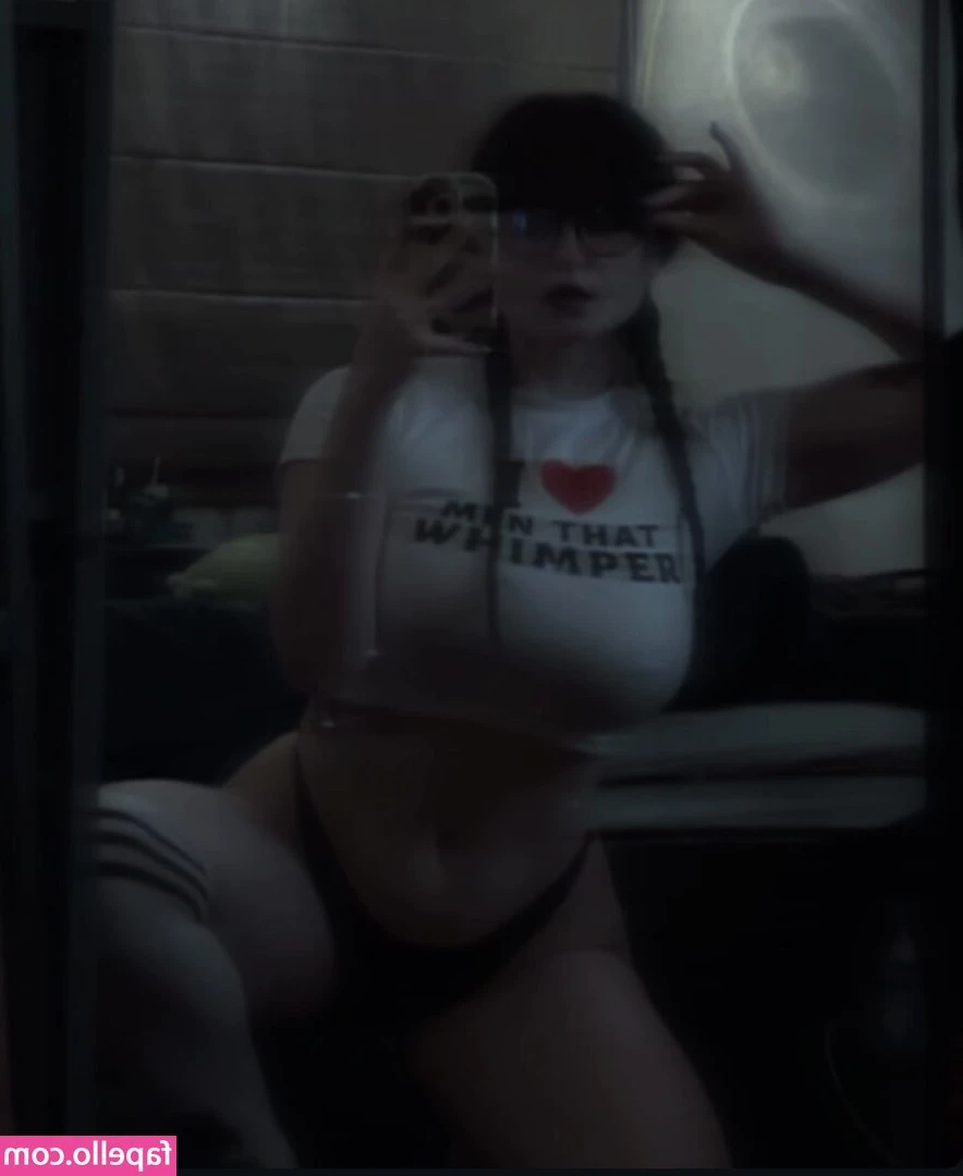vivickivvv - Guess who I got to work with recently?! 😍🤤
