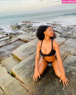 Zizipho Ondiswa [ zizipho-ondiswa ] - At the Christmas party vs. 10 minutes after I got home