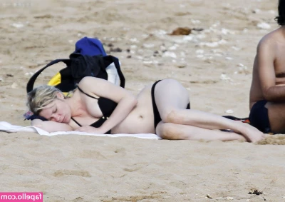 Kirsten Dunst [ kirsten-dunst ] - Sleeping in  Wake up next to me