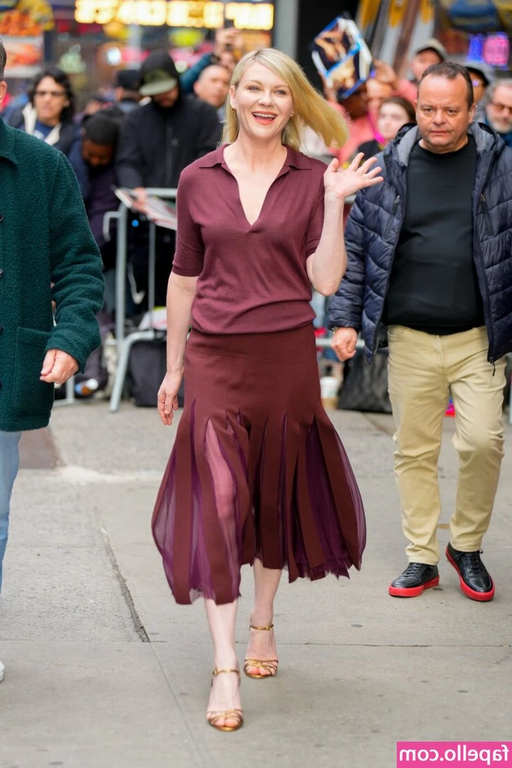Kirsten Dunst [ kirsten-dunst ] - Does latex make you weak