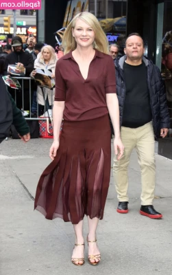 Kirsten Dunst [ kirsten-dunst ] - I'd love to feel you all hard between these 😈