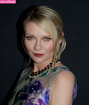 Kirsten Dunst [ kirsten-dunst ] - Photos plus video      What a crazy New Year so far  Hope y all had a