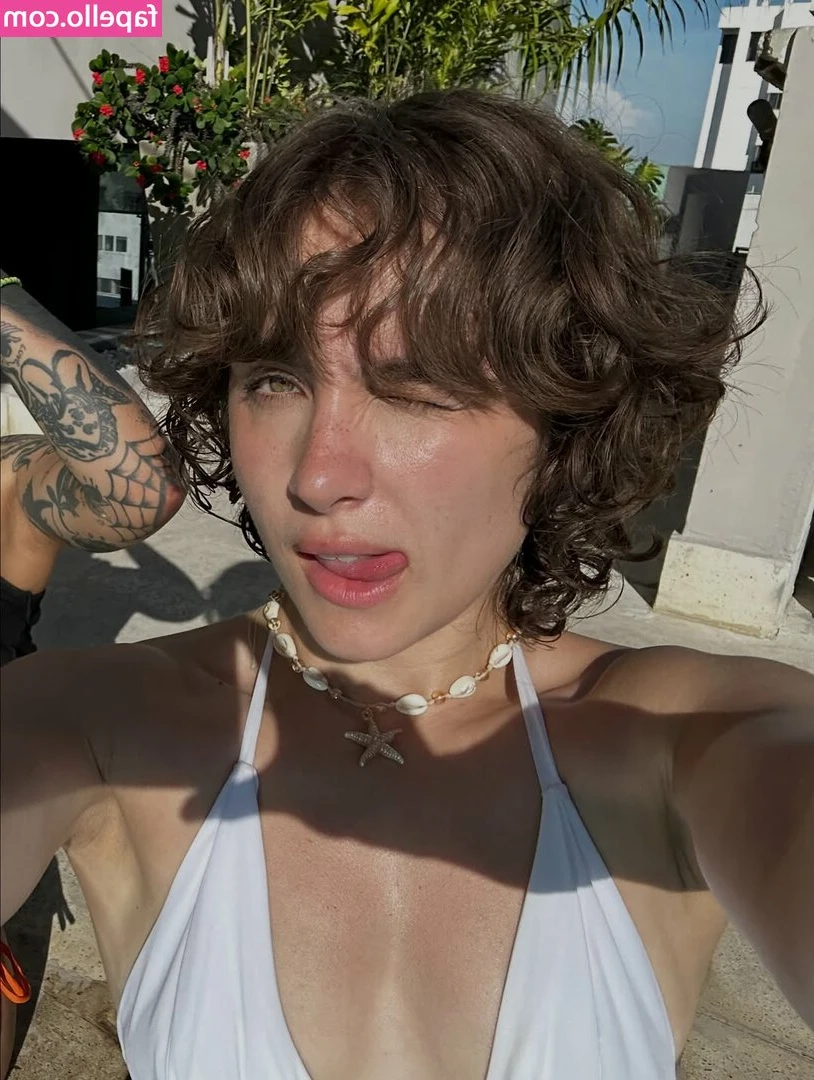 Mariel Estrella [ mariel-estrella-1 ] - Just wearing my boots while I fuck myself with this alien dick 👽