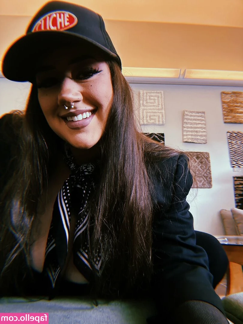 Hannah Rine [ hannah-rine ] - Incredible 😚
