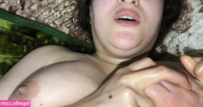 Yourarab - Who would like to see my huge tongue without