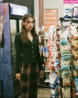 Maude Apatow [ maude-apatow ] - Happy Friday my naughty freaks 😜😜