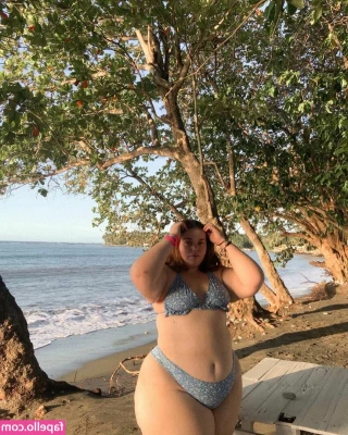 LuciaMaison - I don’t know of any guy who would give up my pussy