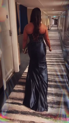 New UK Gladiators [ new-uk-gladiators ] - Lekker onder de douche, zie mijn geile kontgat!