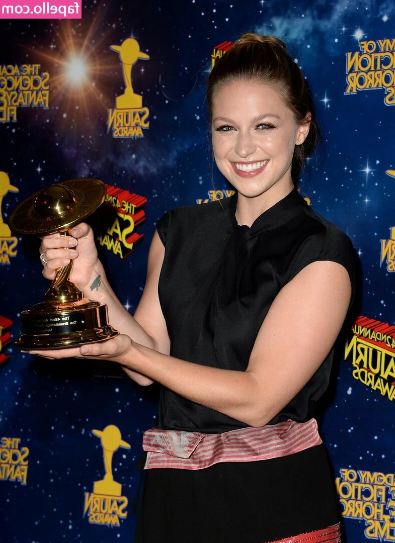 Melissa Benoist [ melissa-benoist ] - Mi amor  Dejame jugar con tu nombre sobre mi cuerpo