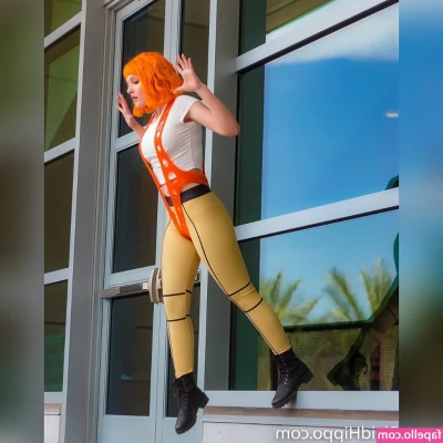 tic.tac.toad [ tic-tac-toad ] - This sexy woman!