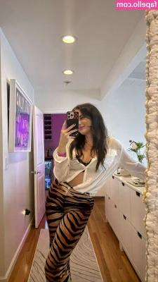 Natalie Mariduena [ natalie-mariduena ] - I just rented a new photo studio !! Its 2 states away but the