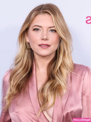 Katheryn Winnick [ katheryn-winnick ] - Aburrido y sin ideas para nuevo contenido  c Necesito ayuda
