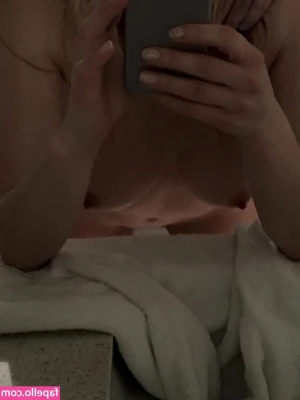 Katheryn Winnick [ katheryn-winnick ] - Self-fuck Friday 😈 how many of you subscribed just to see me do