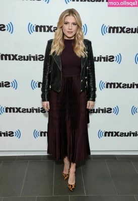 Katheryn Winnick [ katheryn-winnick ] - Sorry I’ve been so inactive with my lives 😭  I’ve also been