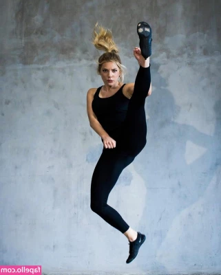 Katheryn Winnick [ katheryn-winnick ] - I will TEASE YOU and PLEASE YOU in this special TOPLESS AND