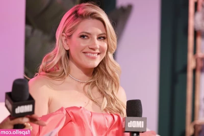Katheryn Winnick [ katheryn-winnick ] - turn on your auto renewal for gifts