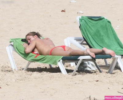 Gemma Atkinson [ gemma-atkinson ] - Happy Saturday y all  It s a beautiful day  and I m in the mood to
