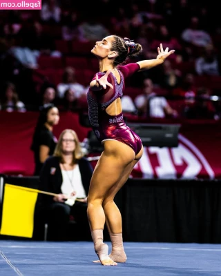 Jordan Bowers [ jordan-bowers ] - Okay, I do have sex here, in front of a big window in a sunny day. Do