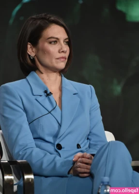 Lauren Cohan [ lauren-cohan ] - I got my petplay set in the mail today!