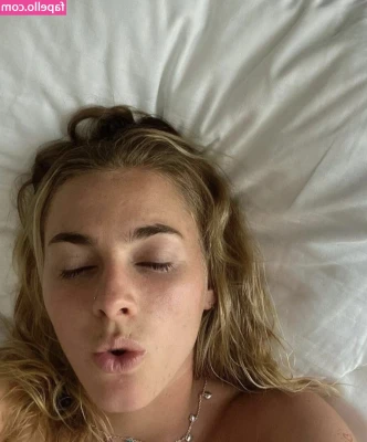 Laura Freigang [ laura-freigang ] - I LOVE MORNING DICK 🍆👀 my sneaky link stayed the night last