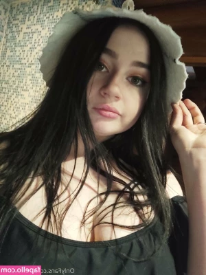 deani_ness [ deani-ness ] - GOOD MORNING LOVELYS    Happy Titty Tuesday   xxxx